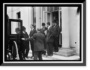 LANE, FRANKLIN K. INTERSTATE COM. COMMR., 1905-1913. SEC. OF INTERIOR, 1913- 1920.WITH PAPER IN HAND, IN CROWD OF NEWSMEN Classic, Historic Reproduction