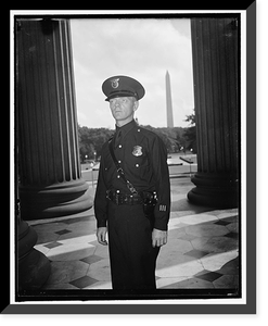 New uniform for U.S. Treasury guards. Washington, D.C., Aug. 26. Neat but not gaudy is the scheme of the new uniform of the U.S. Treasury guards. Classic, Historic Reproduction