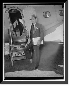 To see CIO head. Washington, D.C., Oct. 1. Arriving in Washington by plane this morning, Fred Pieper, member of the United Automobile Workers Executive Board, was expected to give a report CIO John