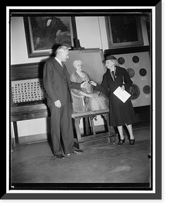 Smithsonian receives portrait of famed suffrage leader. Washington, D.C., Nov. 17. Miss Marguerite H. Welles, President of the National League of Women Voters, presenting to Dr. Classic Wall Art Pr