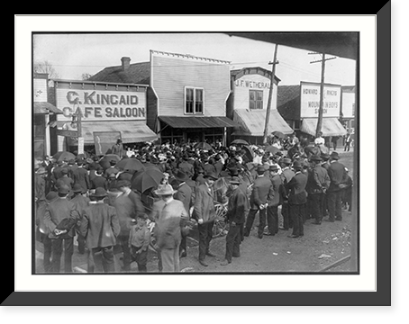 Ky.. Carlin. Rev. Fare, the street evangelist, holding meeting in front of saloon. 1906, Historic Print