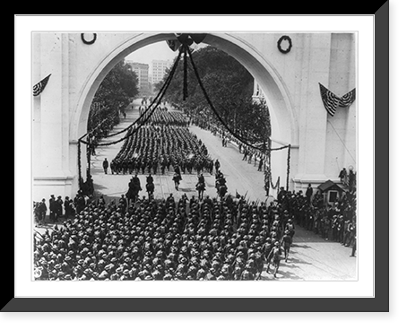 Soldiers returing from World War I parading through arch on street in Minneapolis, Vintage Poster