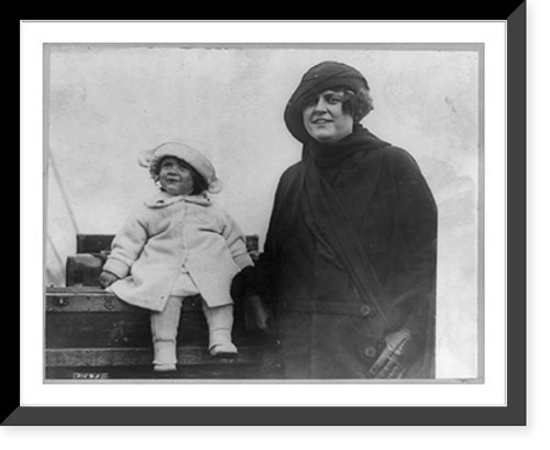 Historic Framed Print, Caruso's widow and daughter return to U.S. on S.S. Paris,  17-7/8" x 21-7/8"