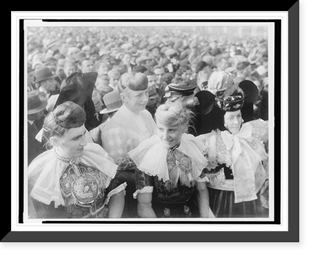 German women in traditional regional dress, during 1935 Erntedankfest, Historic Print