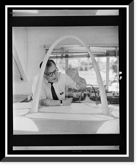 Black & White Photo - St. Louis - Eero Saarinen posed by a model