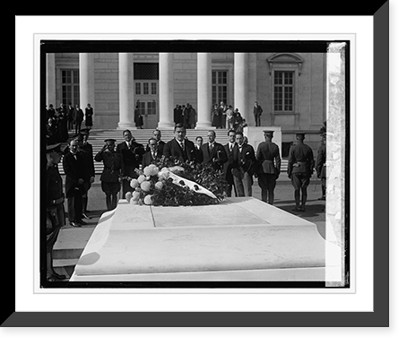 Gen. P.E. Calles at Tomb of Unknown Soldier, 11/1/24, Historic Print