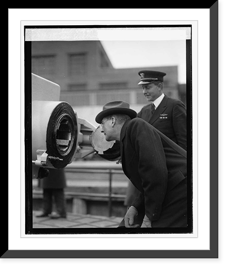 Sec. Wilbur & Capt. Andrews inspect Sub. V-1 at Navy Yard, 12/3/24, Antique Print