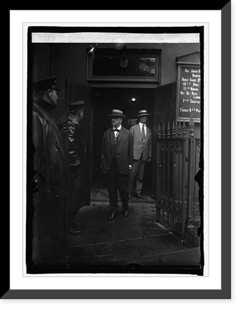 Historic Framed Print, Josephus Daniels at Bryan funeral at New York Ave. Pres. Church, [Navy Yard, [Washington,  17-7/8" x 21-7/8"