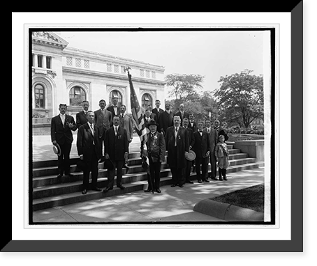 Historic Architecture - Spanish Way Veterans' group at Pub, 1913
