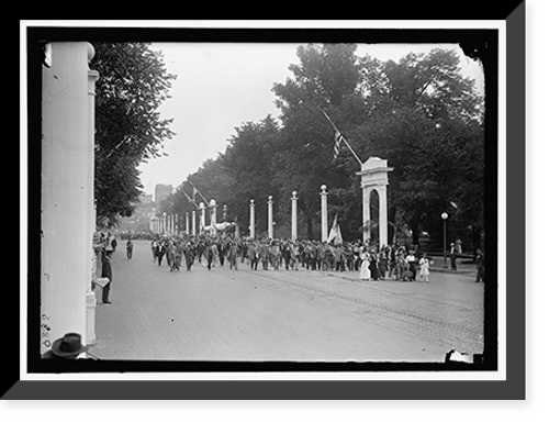Historic Framed Print, CONFEDERATE REUNION. PARADE PASSING THROUGH COURT OF HONOR,  17-7/8" x 21-7/8"