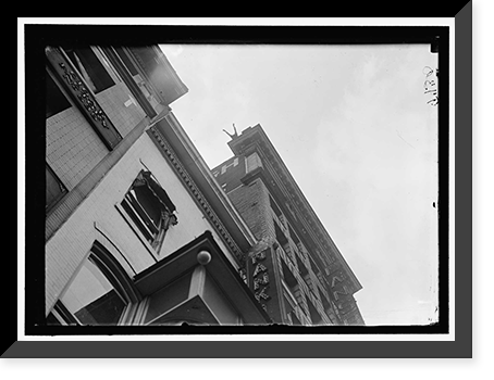 REYNOLDS, J., PERFORMING ACROBATIC AND BALANCING ACTS ON HIGH CORNICE ABOVE 9TH STREET, N.W. - 3, Antique Wall Art
