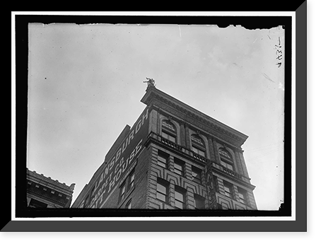 REYNOLDS, J., PERFORMING ACROBATIC AND BALANCING ACTS ON HIGH CORNICE ABOVE 9TH STREET, N.W. - 8, Vintage Poster