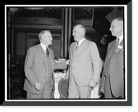 New heads of U.S. Chamber of Commerce. Washington, D.C., April 29. George H. Davis, (left) farmer and banker of Kansas City, has been named President, and Fred H. Clausen, of Horicon, Wis., Timeles