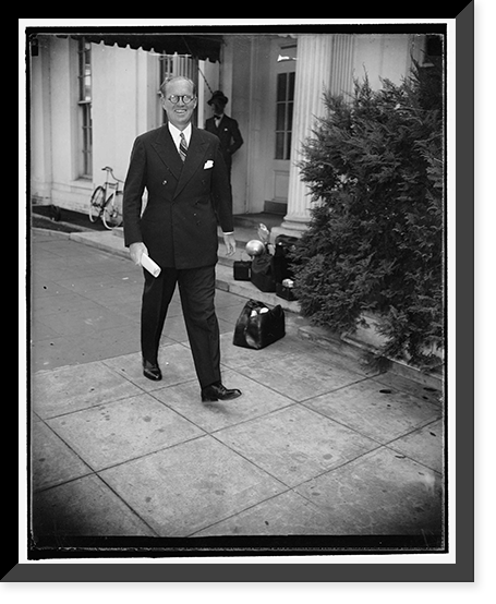 President forbids transport of arms by tovernment vessels to warring countries. Washington, D.C., Sept .14. Following a conference at the White House today between President Roosevelt and Joseph P