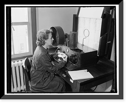 Uncle Sam's color expert. Washington, D.C., Sept. 20. Miss Dorothy Nickerson is one person who can't afford to go color-blind. She is the color analyst of the U.S. Classic, Vintage Print