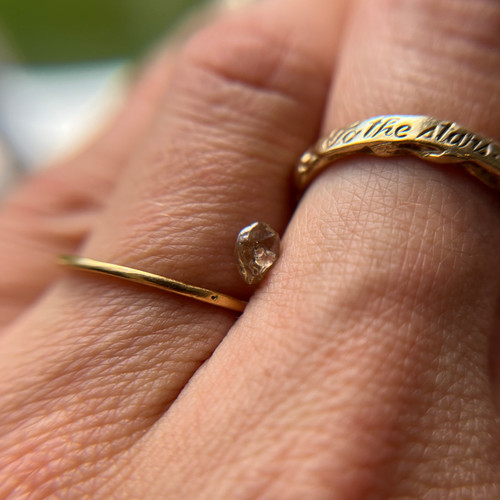 Choosing the perfect engagement ring size - Wedding Style Magazine