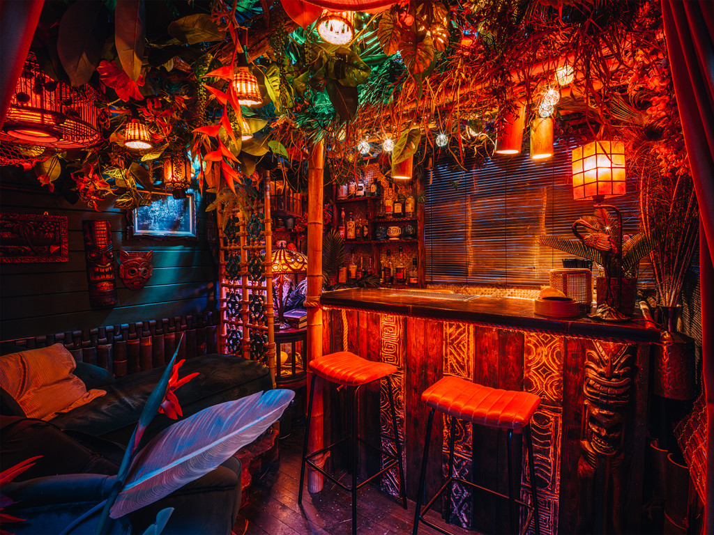 Immersive home Tiki bar enhanced by AromaPrime