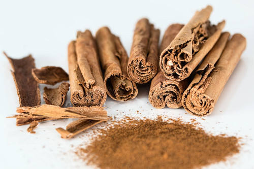 The spicy and unmisakably sweet scent of fresh Cinnamon. Prompts welcome memories of desserts and cuisine.