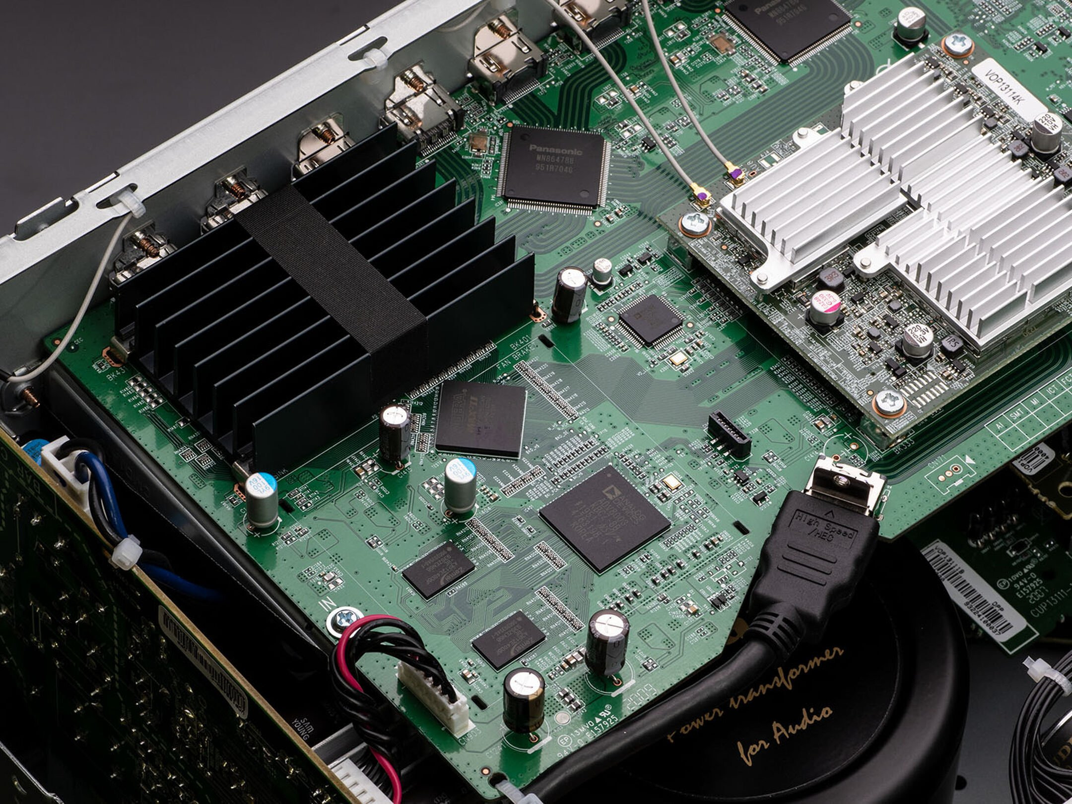 Marantz AV7706 internal components and layout