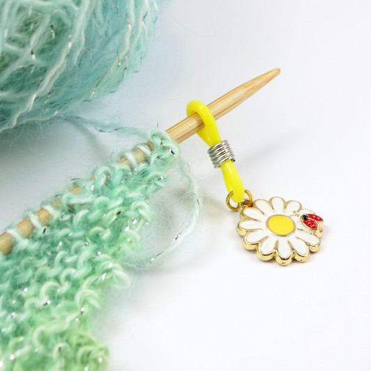Daisy & Ladybird Enamel Needle Holder (Up to 4mm Needles)