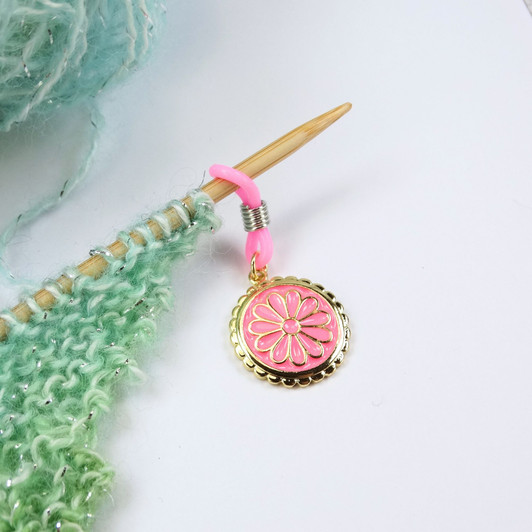 Pink Marguerite Flower Enamel Needle Holder (Up to 4mm Needles)