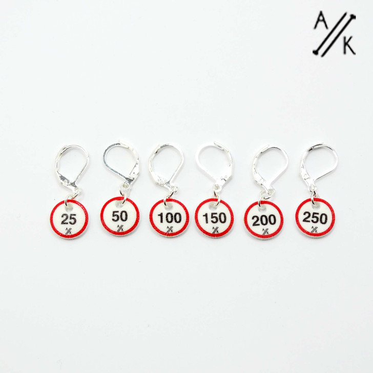 Cast On Counting Stitch Markers in 25, 50, 100, 150, 200, 250 - Red & Black