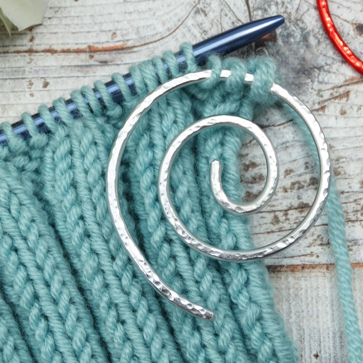 Spiral CIRCLE Cable Needle Stitch Holder Shawl Pin Hammered Finish - Aluminium x 1 - Choose Colour