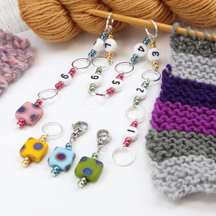 Row Counter - Sweetie Squares Numbered 99 Row Chain Counter for Knitting- SIZE 4mm OR 7mm with 2 stitch markers | Atomic Knitting