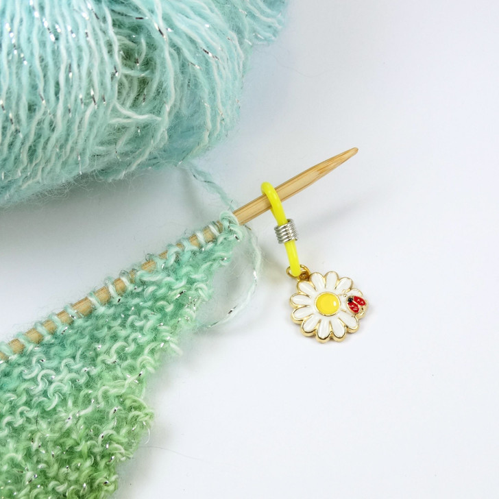 Daisy & Ladybird Enamel Needle Holder (Up to 4mm Needles)