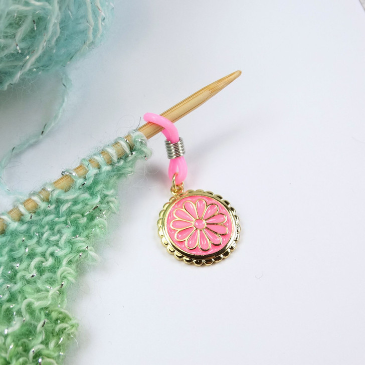 Pink Marguerite Flower Enamel Needle Holder (Up to 4mm Needles)