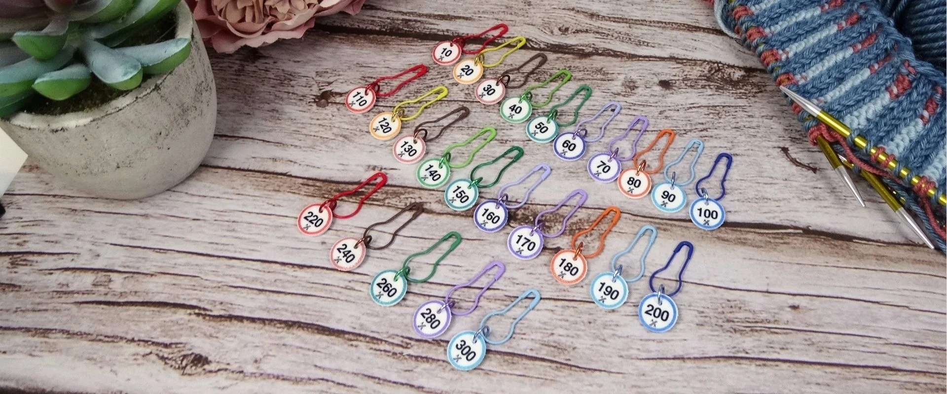 Numbered stitch markers for knitting with colourful discs and knitters pin
