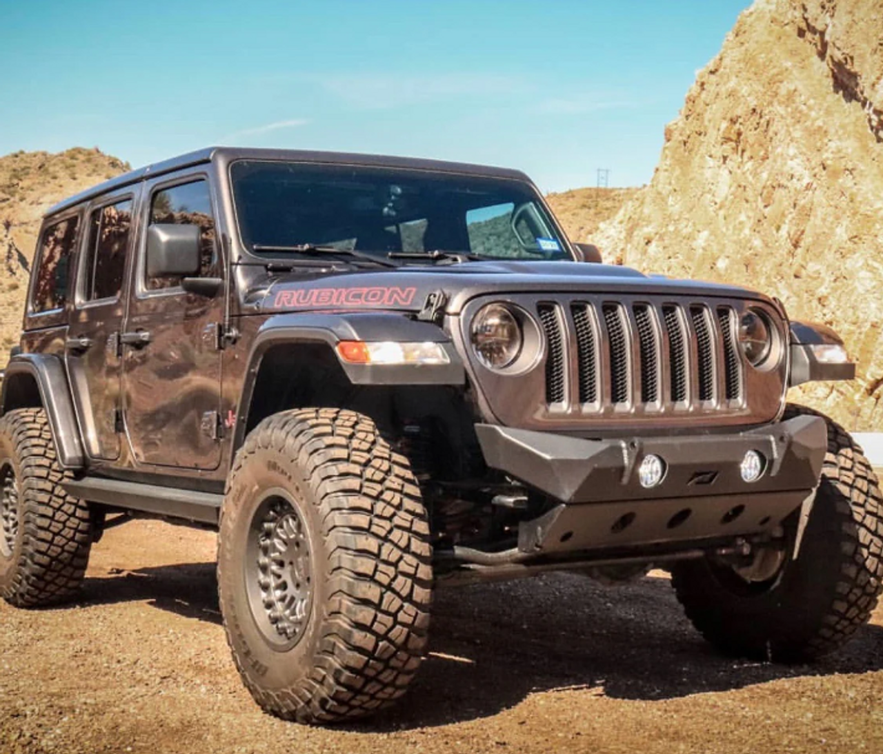 Motobilt MB1090F-MB1094 Hammer Series Front Bumper with Fog Mounts and Skid Plate for Jeep Wrangler JL & Gladiator JT 2018+