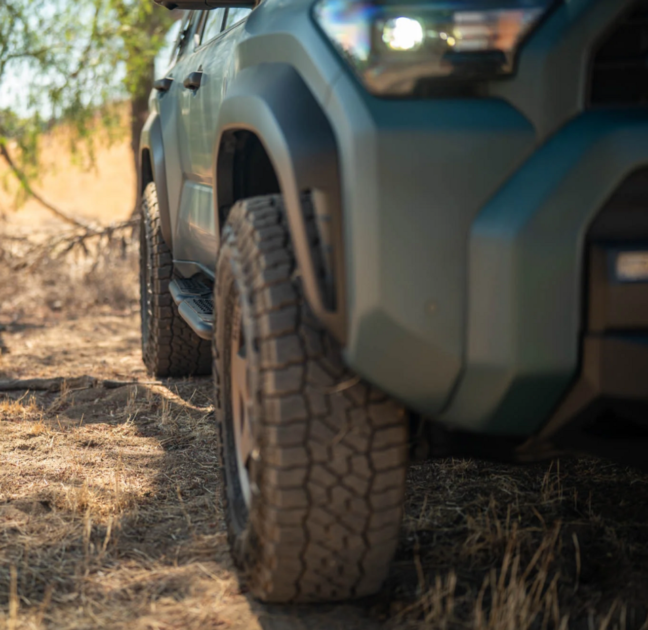 DV8 Offroad SRTF3-02 OE Plus Side Steps for Toyota 4Runner 2025+