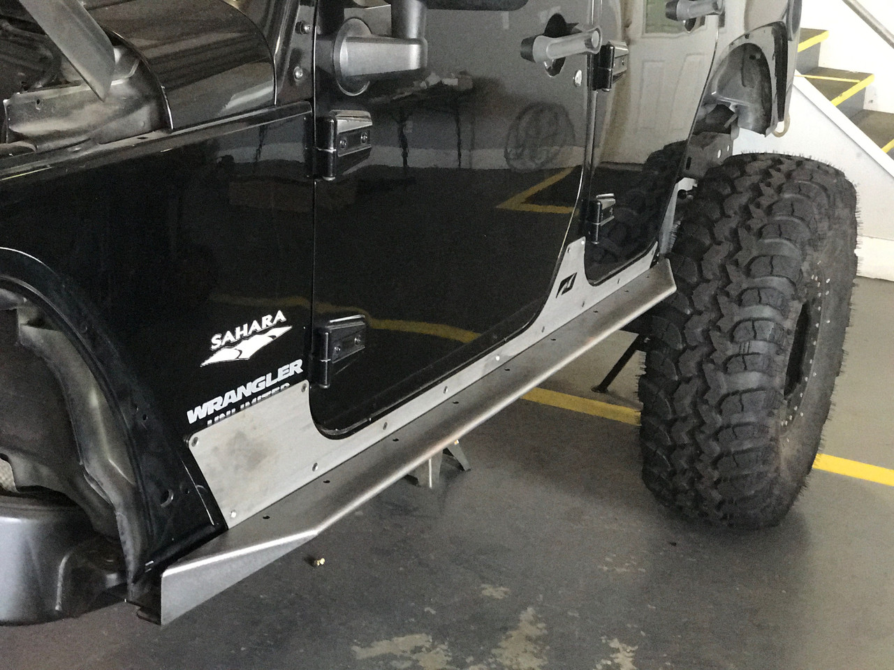 Motobilt Crusher MB1042 Series Rocker Guards with Step (Wrangler JK Unlimited 07-18)