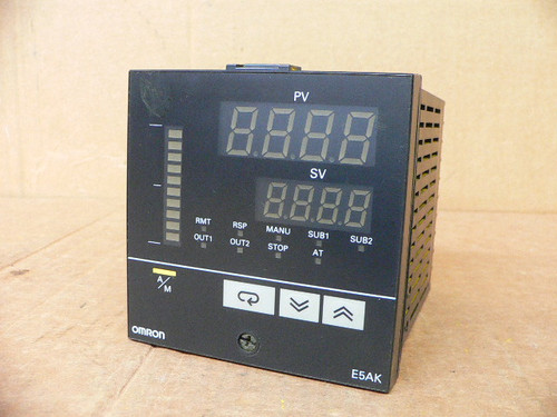 Omron E5AK-AA2 Temperature Controller