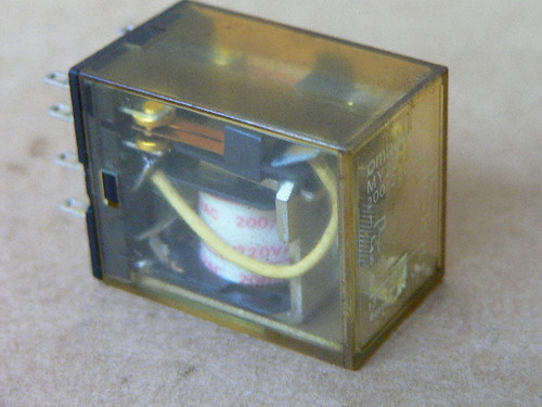 Omron MY2Z 200/220 VAC Relay
