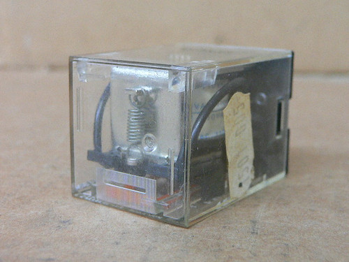 OMRON MK2P-I-DC28 RELAY 110 VAC