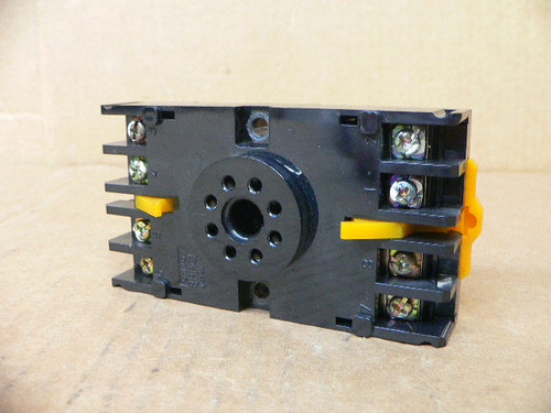 OMRON 8PFA1 8-PIN RELAY SOCKET OMRON 8PFA1 8-PIN RELAY SOCKET