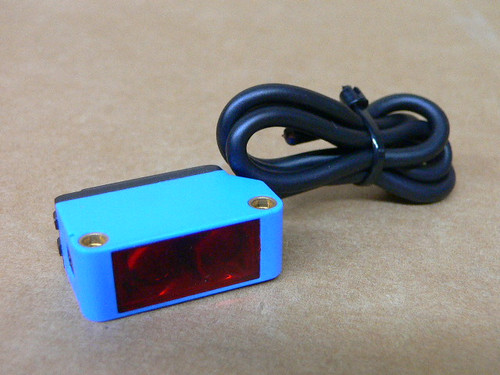 DIKC BG-S30N PHOTOELECTRIC SENSOR - BACKGROUND SUPPRESSION