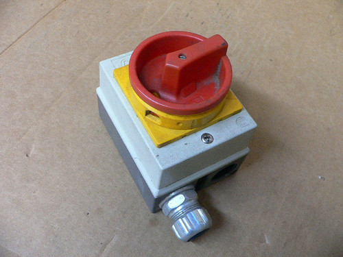 MOELLER 2-8324/I/SVB DISCONNECT SWITCH MOELLER 2-8324/I/SVB DISCONNECT SWITCH
