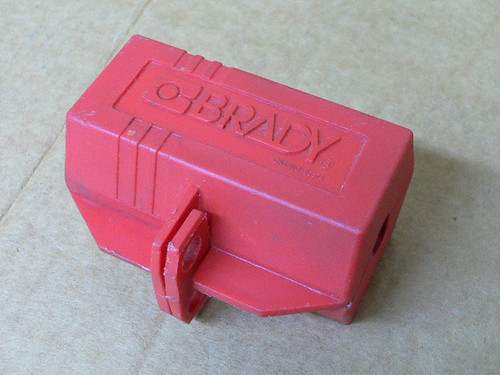 BRADY 65674 PLUG LOCKOUT (USED)