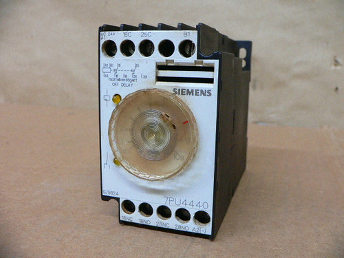 SIEMENS 7PU4440 TIME DELAY RELAY