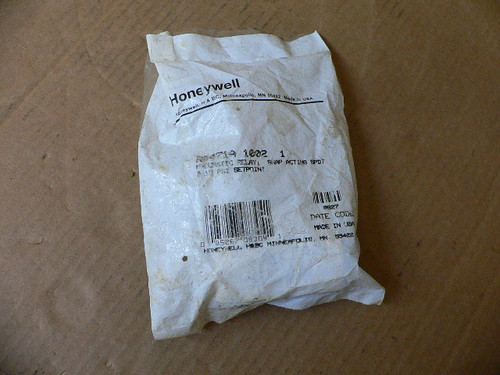 Honeywell RP471A-1002-1 Pneumatic Relay (NEW)