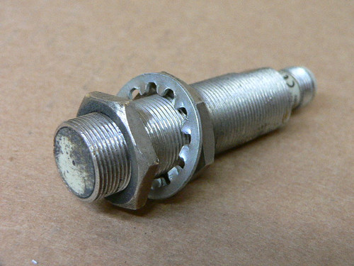OMRON E2E2-X5B1-M1 Proximity Sensor OMRON E2E2-X5B1-M1 Proximity Sensor