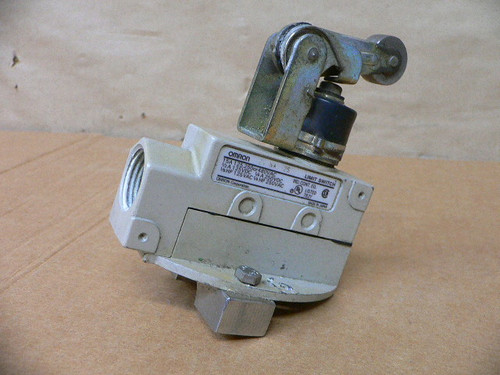OMRON ZV-NA2-2S ENCLOSED LIMIT SWITCH W/ SEALED PLUNGER & ROLLER LEVER ARM OMRON ZV-NA2-2S ENCLOSED LIMIT SWITCH W/ SEALED PLUNGER & ROLLER LEVER ARM