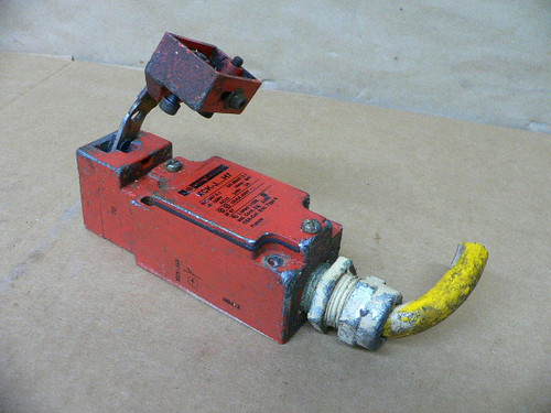 TELEMECANIQUE XCK-J59H7 LIMIT SWITCH TELEMECANIQUE XCK-J59H7 LIMIT SWITCH
