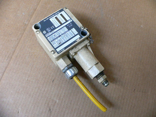 Allen Bradley 836T-T351J Pressure Switch 140-1000psi 24-600v-ac 600v-dc