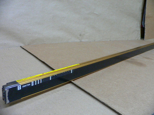 OMRON F3SJ-A1495P30-L LIGHT CURTAIN 60BEAM 1495MM/HT 30MM/RNG EMITTER