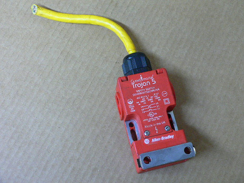 Allen Bradley Guardmaster safety interlock switch 440K-T11146 Allen Bradley Guardmaster safety interlock switch 440K-T11146