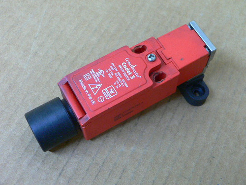 ALLEN BRADLEY GUARD MASTER 440K-C21074 CADET 3 SAFETY SWITCH ALLEN BRADLEY GUARD MASTER 440K-C21074 CADET 3 SAFETY SWITCH